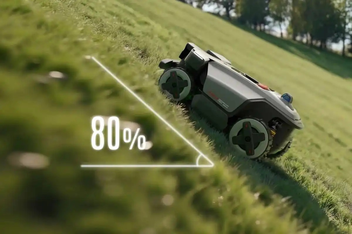 Roborock RockMow Z120 AWD pohon všetkých kolies do svahu
